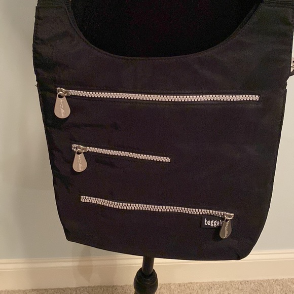 Baggallini crossbody - Picture 2 of 3
